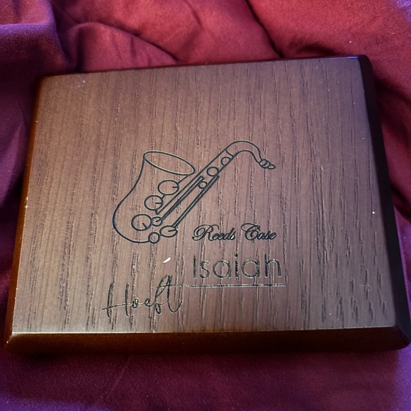 Wooden Saxophone Reed Case - Picture 2 of 5